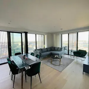 Homestay Riverside And, London